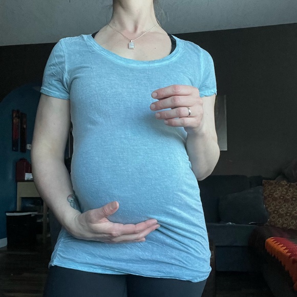 Motherhood Maternity Side-Ruched Scoop Neck Tee - Picture 2 of 5